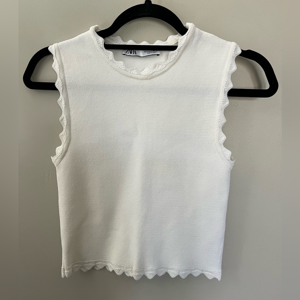 Zara White Scalloped Edge Sleeveless Knit Top